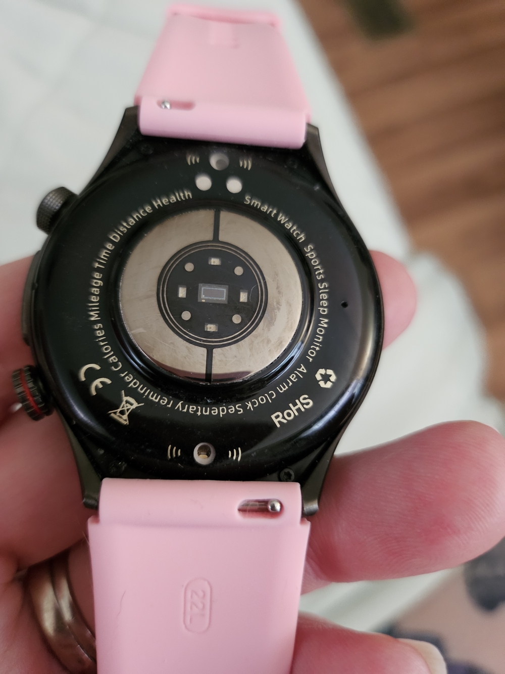Smart Fitness Watch with Pink Silicone Band - Picture 4 of 4